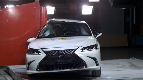 Lexus ES - Pole crash test 2018