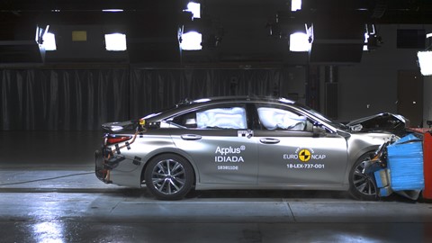 Lexus ES - Frontal Offset Impact test 2018