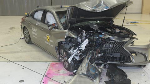 Lexus ES - Frontal Offset Impact test 2018 - after crash