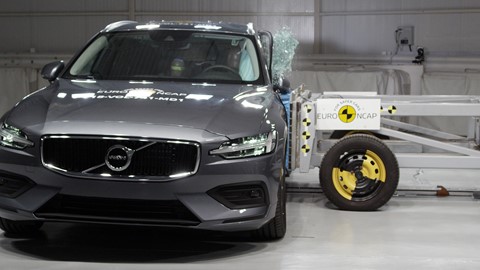 Volvo V60 - Side crash test 2018