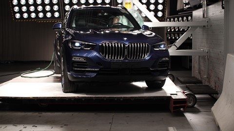 BMW X5 - Pole crash test 2018