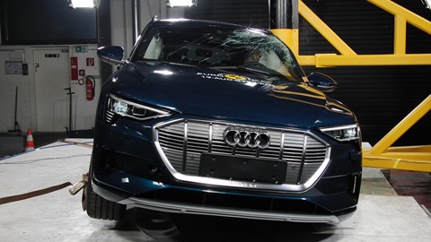Audi e-tron - Pole crash test 2019