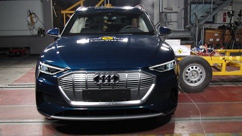 Audi e-tron - Side crash test 2019