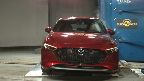 Mazda 3 - Pole crash test 2019