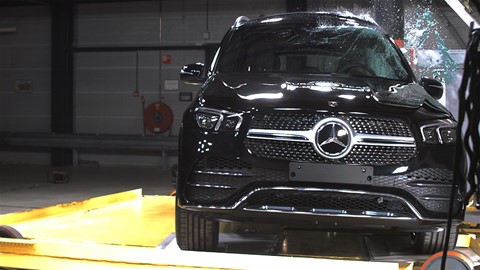 Mercedes-Benz GLE - Pole crash test 2019