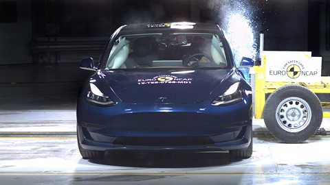 Tesla Model 3 - Side crash test 2019