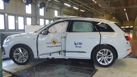 Audi Q7 - Pole crash test 2019 - after crash