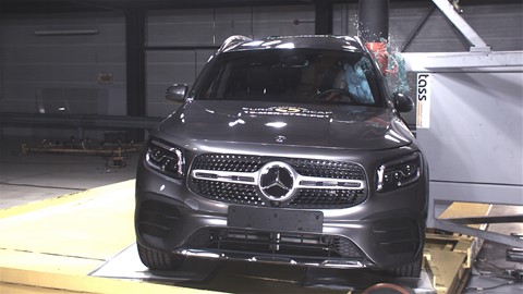 Mercedes-Benz GLB - Pole crash test 2019