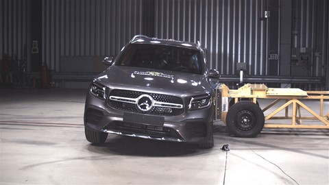 Mercedes-Benz GLB - Side crash test 2019