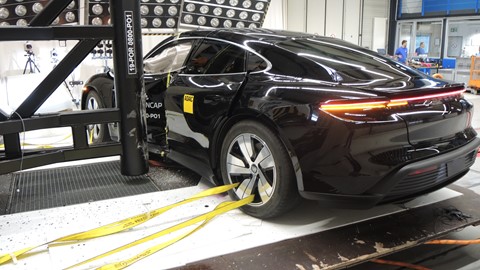 Porsche Taycan - Pole crash test 2019 - after crash