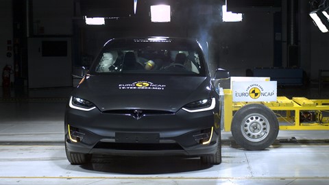 Tesla Model X - Side crash test 2019