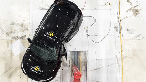 Nissan Juke - Pole crash test 2019 - after crash
