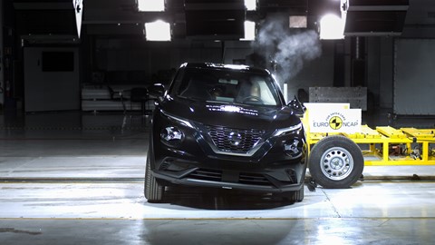 Nissan Juke - Side crash test 2019