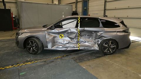 Peugeot 308 - Side Mobile Barrier test 2022 - after crash