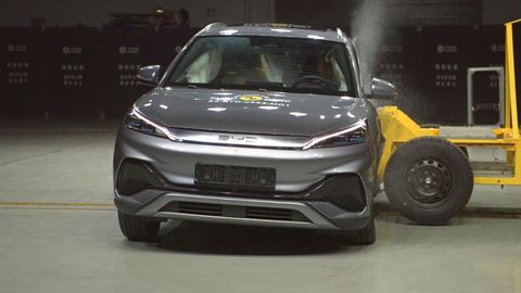 BYD ATTO 3 - Side Mobile Barrier test 2022