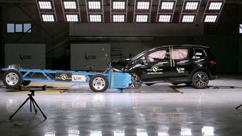 VW Touran - Mobile Progressive Deformable Barrier test 2022