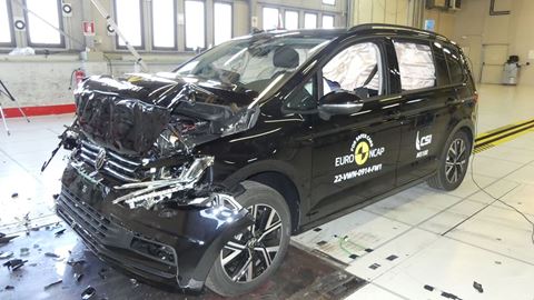 VW Touran - Full Width Rigid Barrier test 2022 - after crash