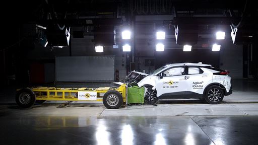 Toyota C HR Mobile Progressive Deformable Barrier test 2024