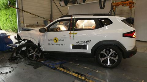 Dacia Duster Mobile Progressive Deformable Barrier test 2024 after crash
