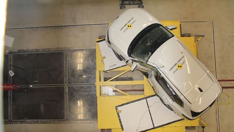 VW Tiguan eHybrid Side Pole test 2024 after crash