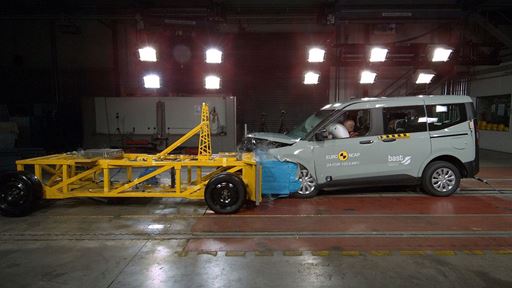 Ford Tourneo Courier Mobile Progressive Deformable Barrier test 2024