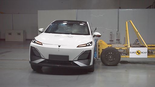 Deepal S07 Side Mobile Barrier test 2024