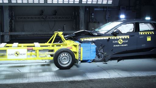 Audi A6 e tron Mobile Progressive Deformable Barrier test 2025