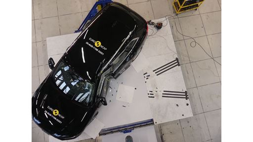 Audi Q5 Side Pole test 2025 after crash