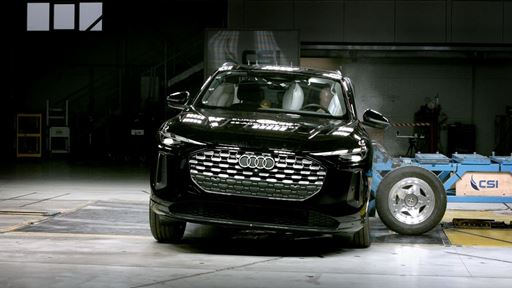 Audi Q5 Side Mobile Barrier test 2025