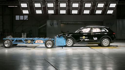 Audi Q5 Mobile Progressive Deformable Barrier test 2025
