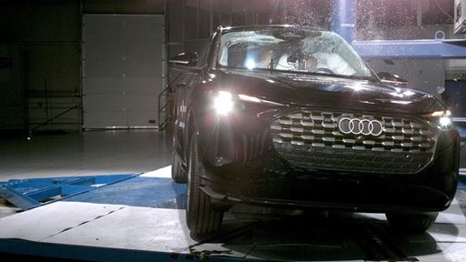 Audi Q5 Side Pole test 2025