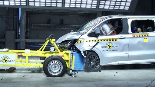 Ford Tourneo Custom Mobile Progressive Deformable Barrier test 2024