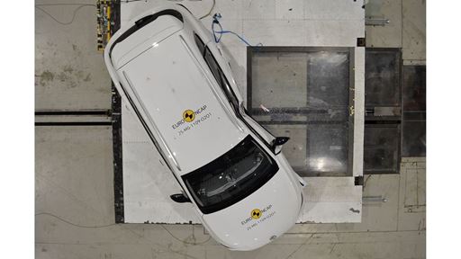 MG MGS5 EV Side Pole test 2025 after crash
