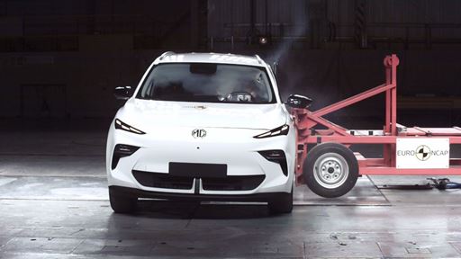 MG MGS5 EV Side Mobile Barrier test 2025
