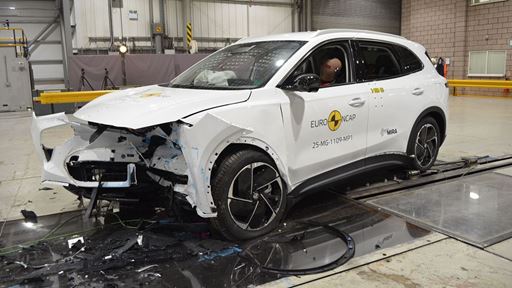 MG MGS5 EV Mobile Progressive Deformable Barrier test 2025 after crash