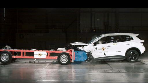 MG MGS5 EV Mobile Progressive Deformable Barrier test 2025