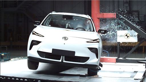 MG MGS5 EV Side Pole test 2025
