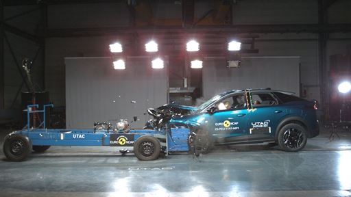 Peugeot 3008 Mobile Progressive Deformable Barrier test 2025