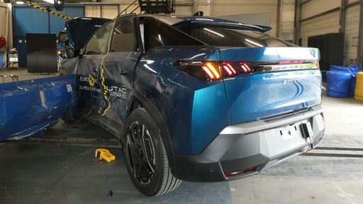 Peugeot 3008 Side Mobile Barrier test 2025 after crash