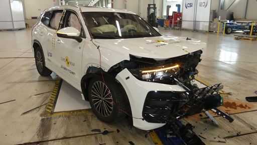 VW Tayron Mobile Progressive Deformable Barrier test 2025 after crash