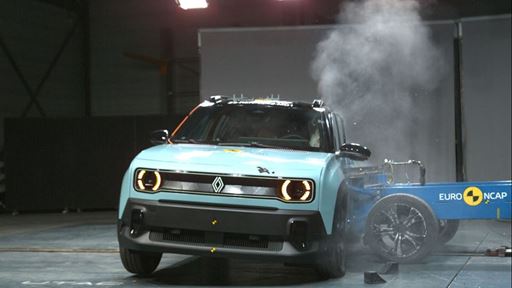 Renault 4 E Tech Electric Side Mobile Barrier test 2024
