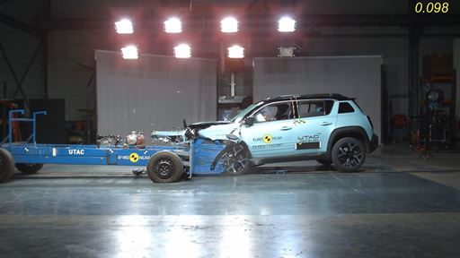 Renault 4 E Tech Electric Mobile Progressive Deformable Barrier test 2024