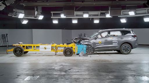 CHERY TIGGO 7 Mobile Progressive Deformable Barrier test 2025