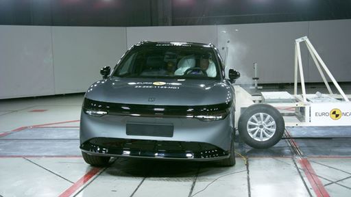 ZEEKR 7X Side Mobile Barrier test 2025