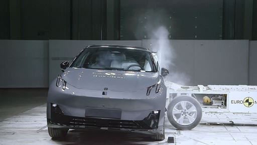 Lynk Co 02 Side Mobile Barrier test 2025