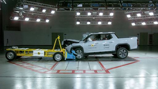 Maxus eTERRON 9 Mobile Progressive Deformable Barrier test 2024