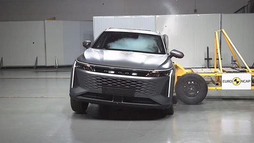 OMODA 9 Side Mobile Barrier test 2025