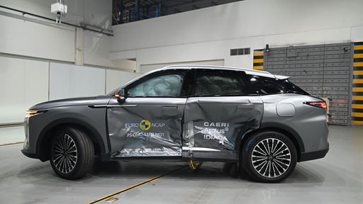 OMODA 9 Side Mobile Barrier test 2025 after crash