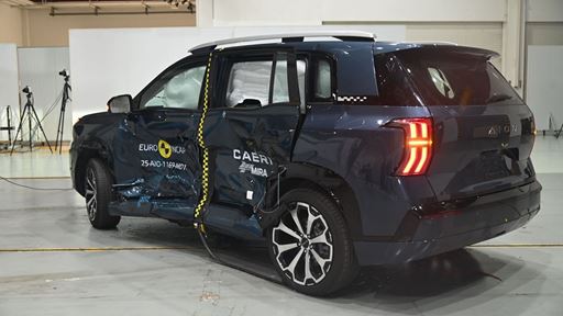 AION V Side Mobile Barrier test 2025 after crash