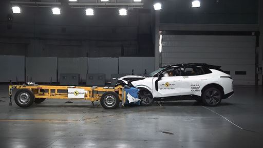 Lynk Co 08 Mobile Progressive Deformable Barrier test 2025